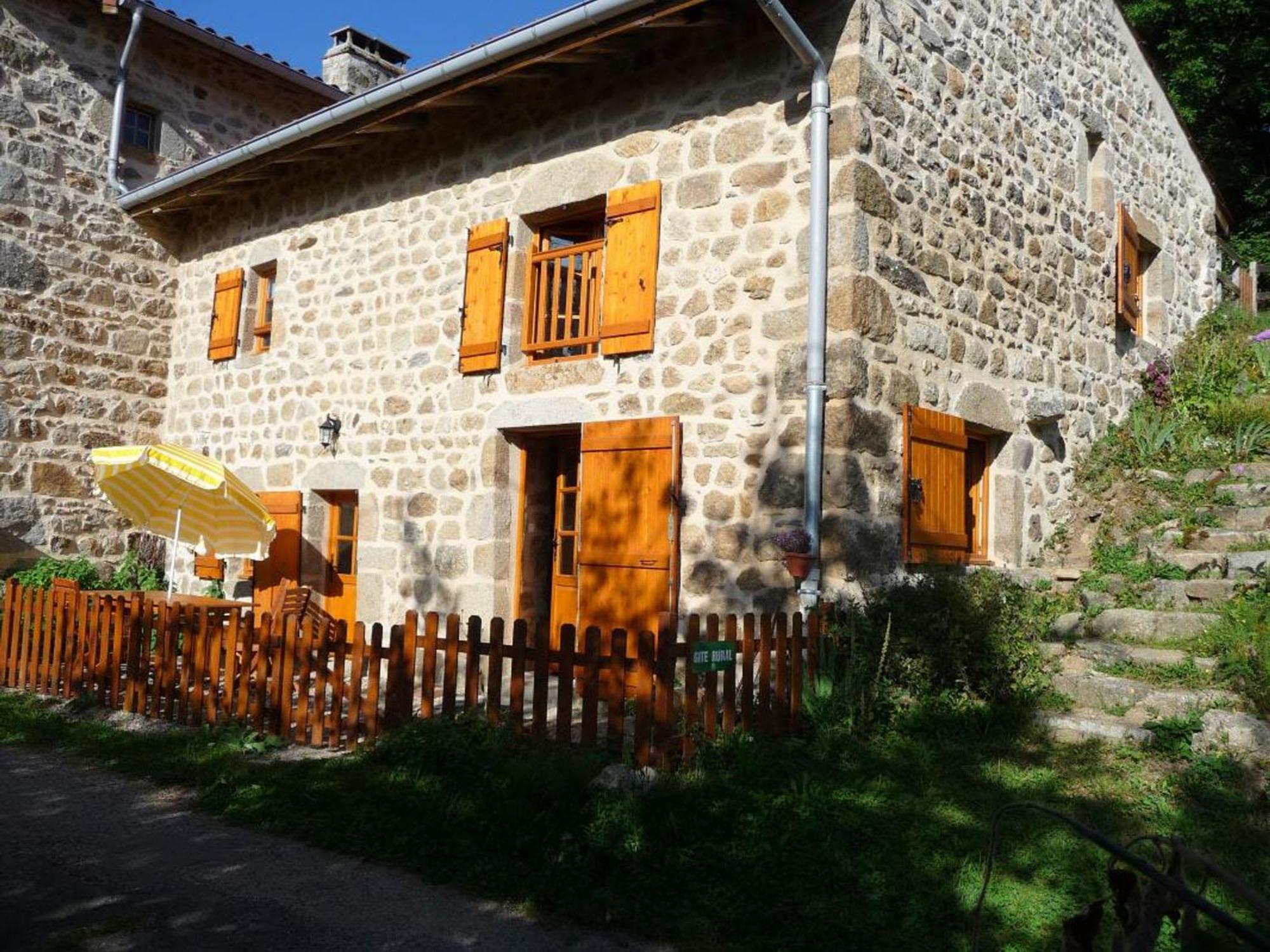 Charmant Gite Avec Terrasse, Cheminee Et Jardin, A Proximite Des Bois, Animaux Acceptes - Fr-1-496-205 Saint-Jean-Soleymieux Exteriör bild