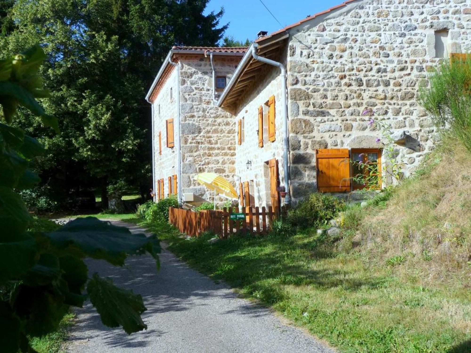 Charmant Gite Avec Terrasse, Cheminee Et Jardin, A Proximite Des Bois, Animaux Acceptes - Fr-1-496-205 Saint-Jean-Soleymieux Exteriör bild
